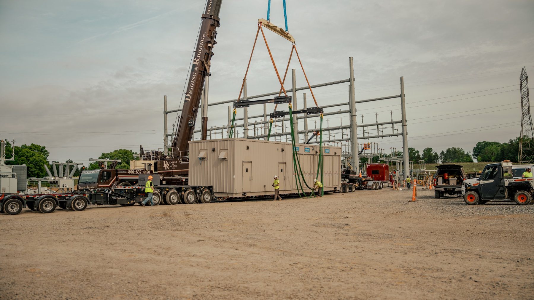 Crane setting a substation building off an RGM heavy haul trailer